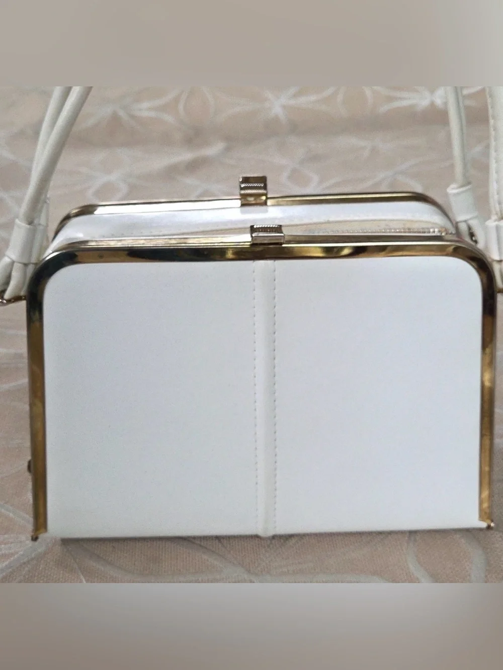 Vintage White Double Kisslock Shoulder Bag Purse. Mid-Century “camera” bag.